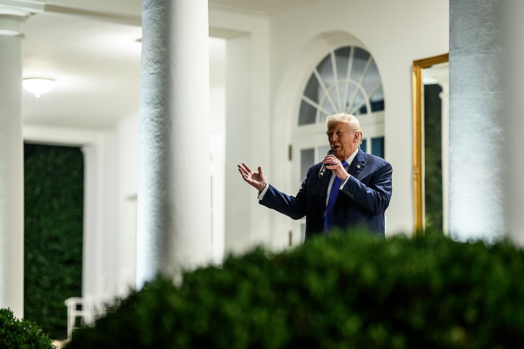 Trump trækker USA mod autoritært spor – hurtigere end nogen før ham