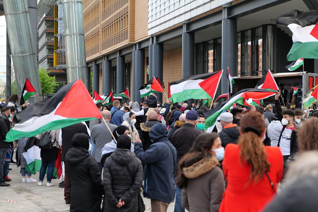 890 anholdt i London: Politiet taler om balstyrisk uro ved Palestine Action-protest