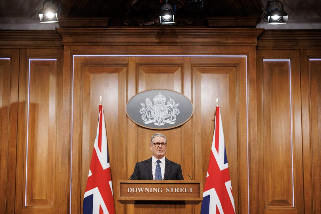 Skandalen der rystede Downing Street: Hvad vidste Starmer om Mandelsons Epstein-mails?