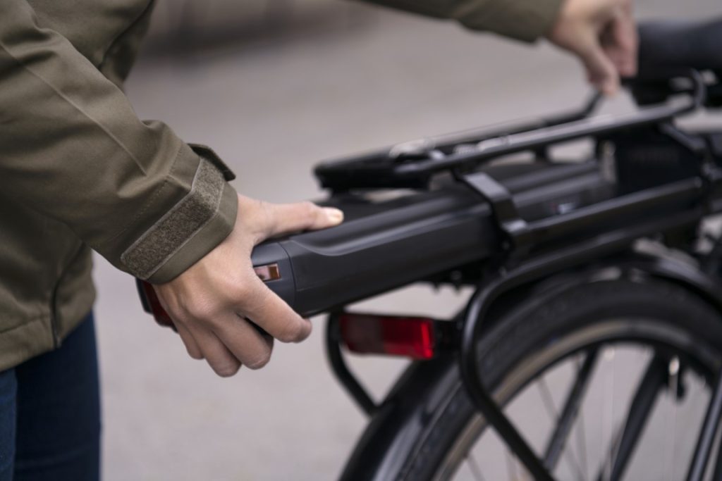 Stor stigning i danske hjem: Her er 6 gode råd til at undgå farlige batteribrande