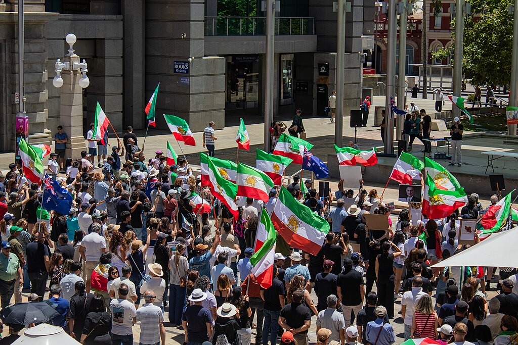 Trump truer Iran: “Vi skyder tilbage, hvis de skyder på folket”