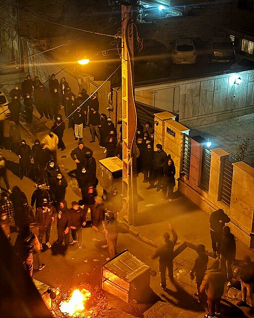 Iran koger: Massedemonstrationer trodser regimet i Teheran og 100 andre byer