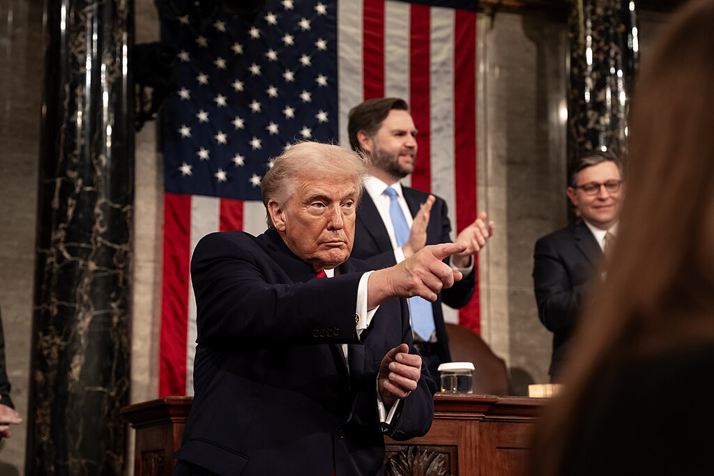 Trump briefet om militære muligheder mod Iran midt i atomforhandlinger