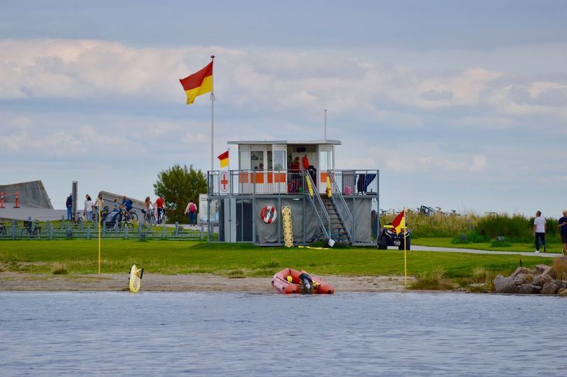 Øger beredskab ved strand og havn i weekenden
