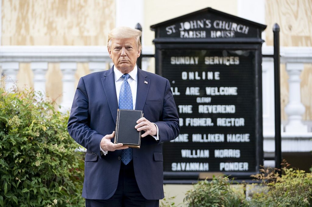 Trump angriber kommunisme – men øger samtidig statens rolle i økonomien