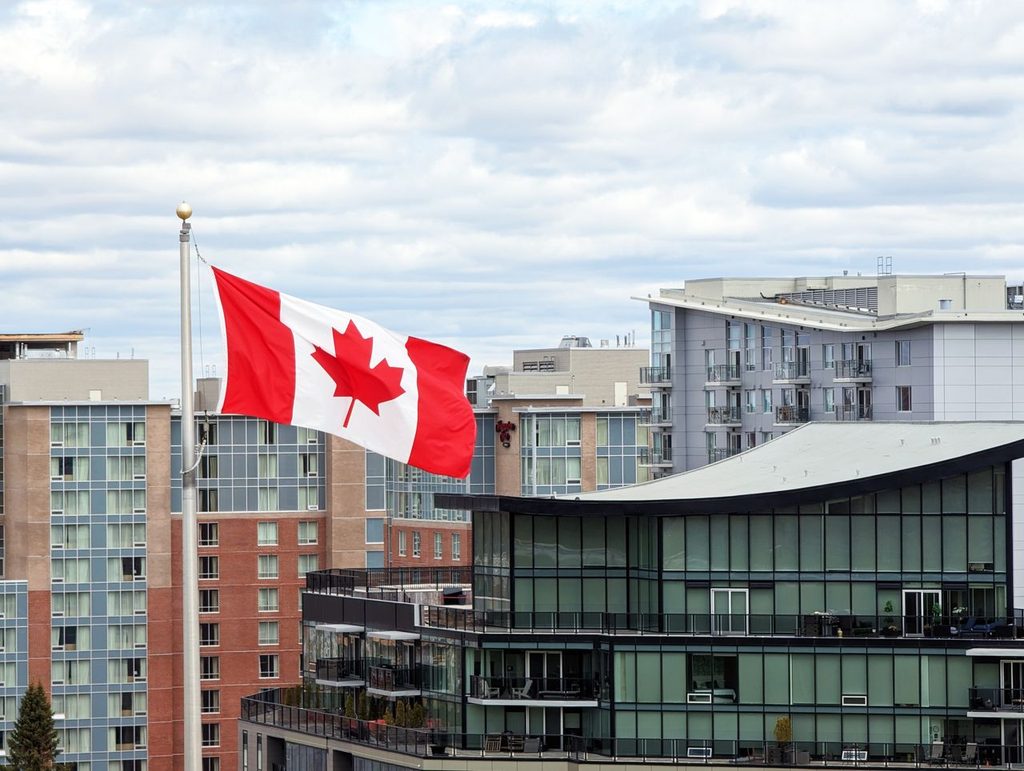 Ny 50-procents told rammer Canada: Whisky, jakker og hockeystave kan blive dyrere