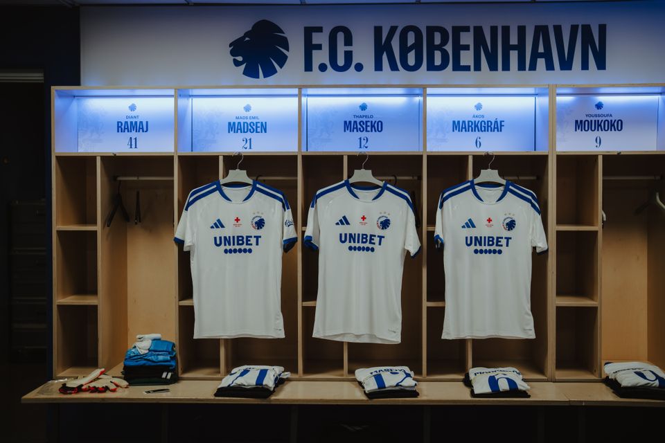 FCK spiller i særlig Røde Kors-trøje i Parken