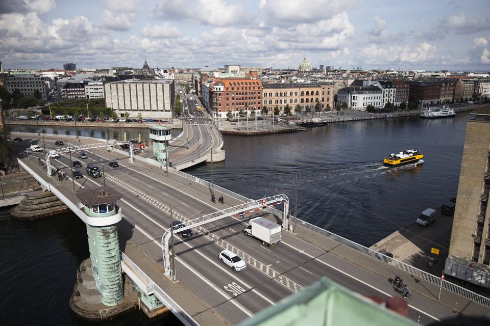 Nationalbanken forventer 4 pct. vækst – opfordrer regeringen til at holde igen