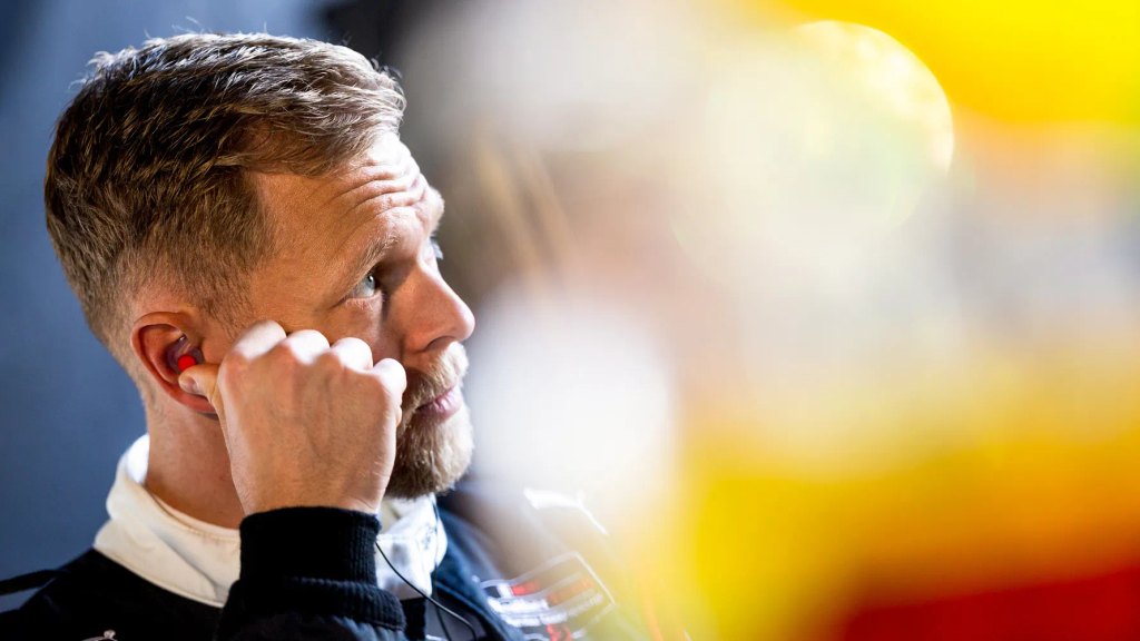 Kevin Magnussen udgik efter ulykke – nu venter VM-kampen