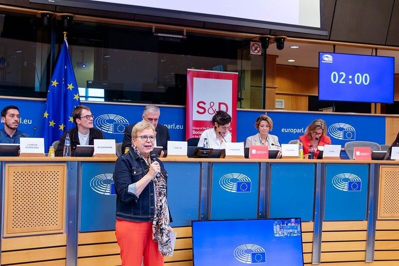 Nyt EU-udspil ventes i december: S&D vil have bindende regler for AI på arbejdspladsen