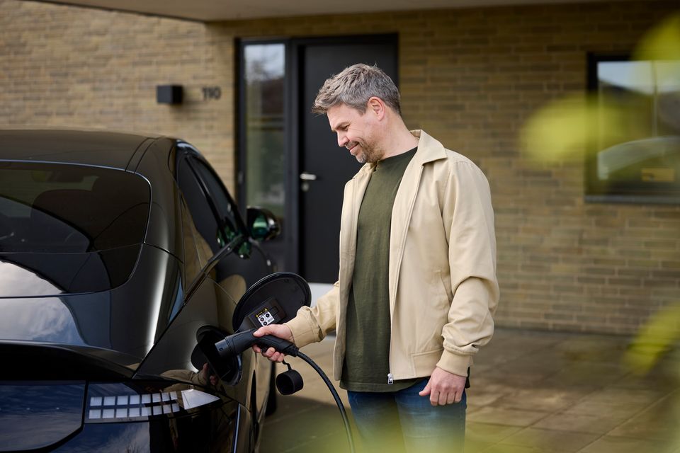 Efter dyr oktober: Elprisen ventes at dykke i weekenden – elbil kan lades for under 15 kroner