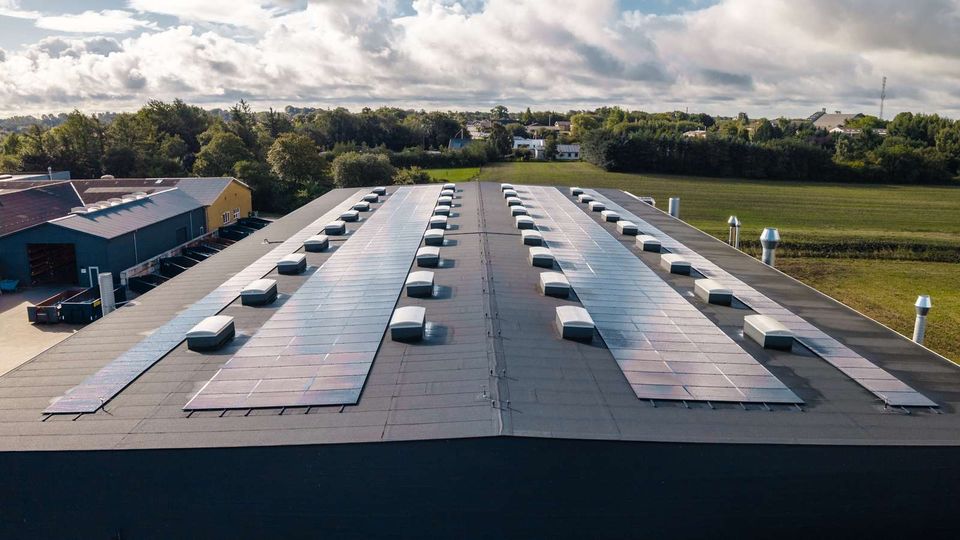 Alusteel regner med at tjene solceller hjem på under fem år