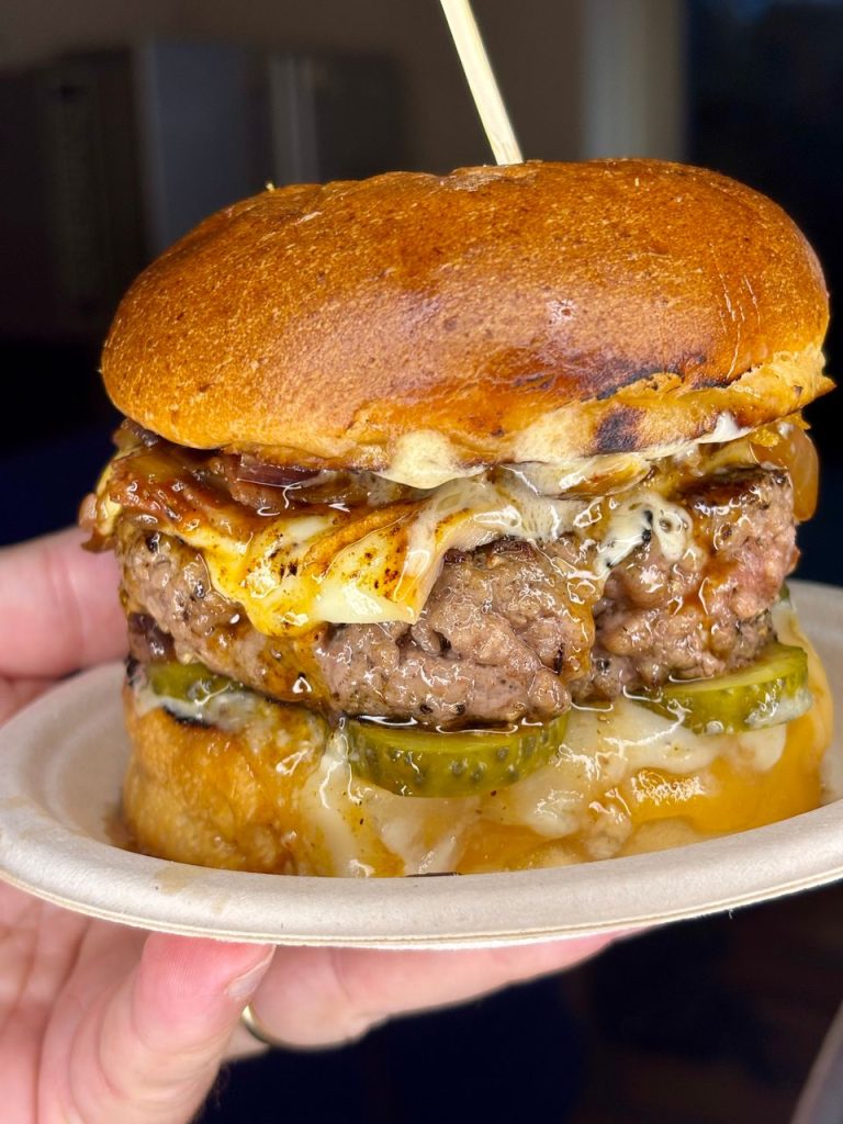Dansk burgerkæde tager 13.-plads i USA – nu kommer VM-burgeren på menuen